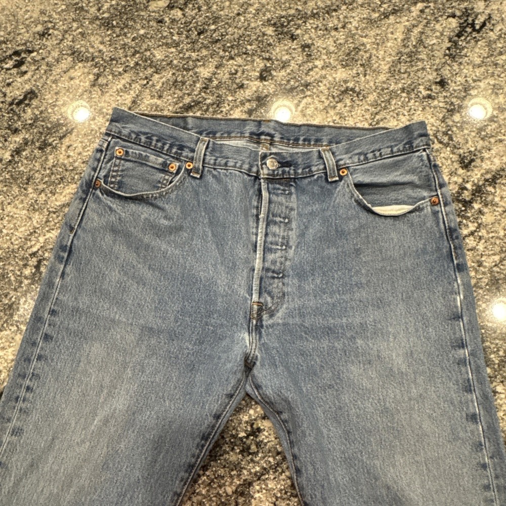 Levis 501 Jeans Mens 36x29 Blue Denim Pants Button Fly Straight Classic Faded‎ - Picture 4 of 16